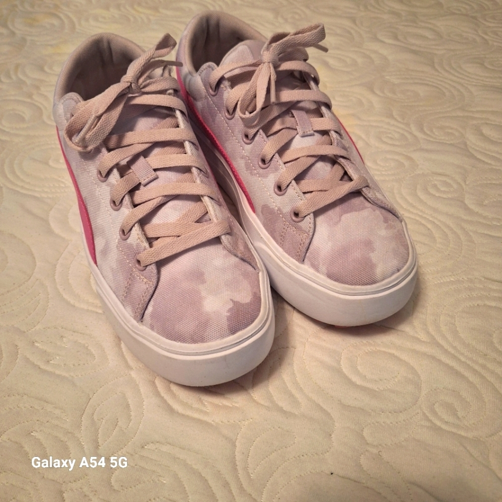 Ladies Puma With Thick Sole